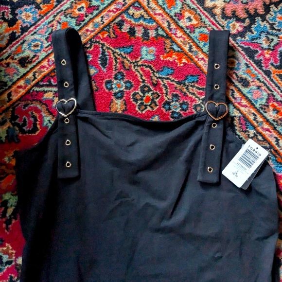 Torrid Plus Size Foxy Scoop Neck Heart Buckle Strap Tank - 2 - Picture 8 of 9